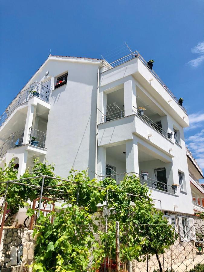 Villa Dani Sea & Pool Apartments Trogir Exterior photo